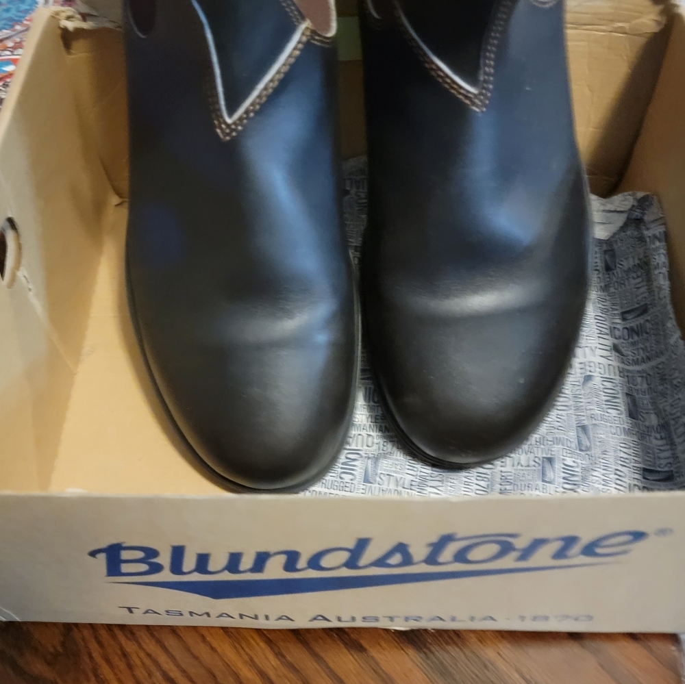 Mens Blundstone Size 14 brown